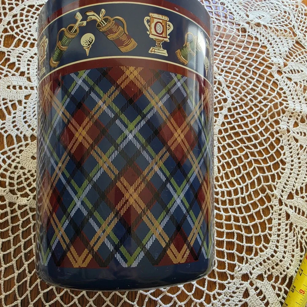 Vintage golf-themed wastebasket tartan plaid pattern Plastic Trashcan